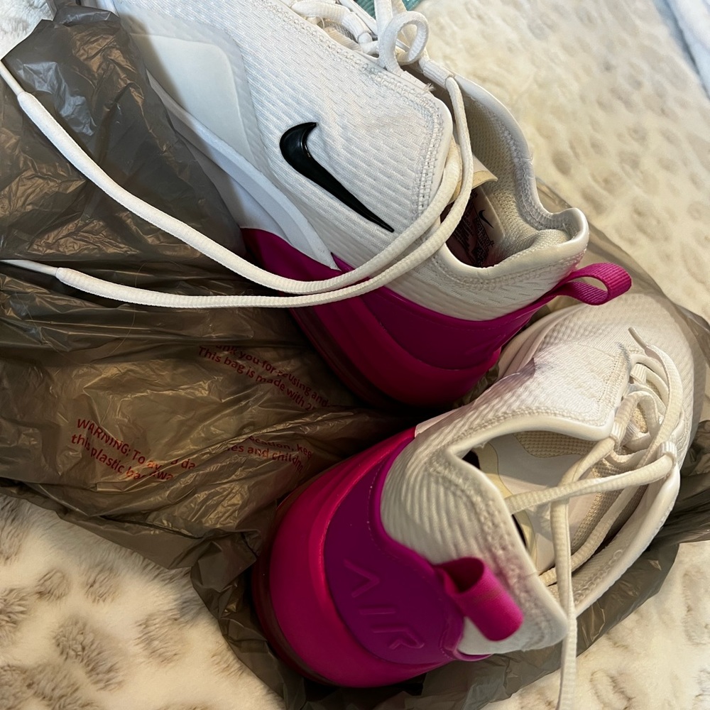 nike tennis shoes